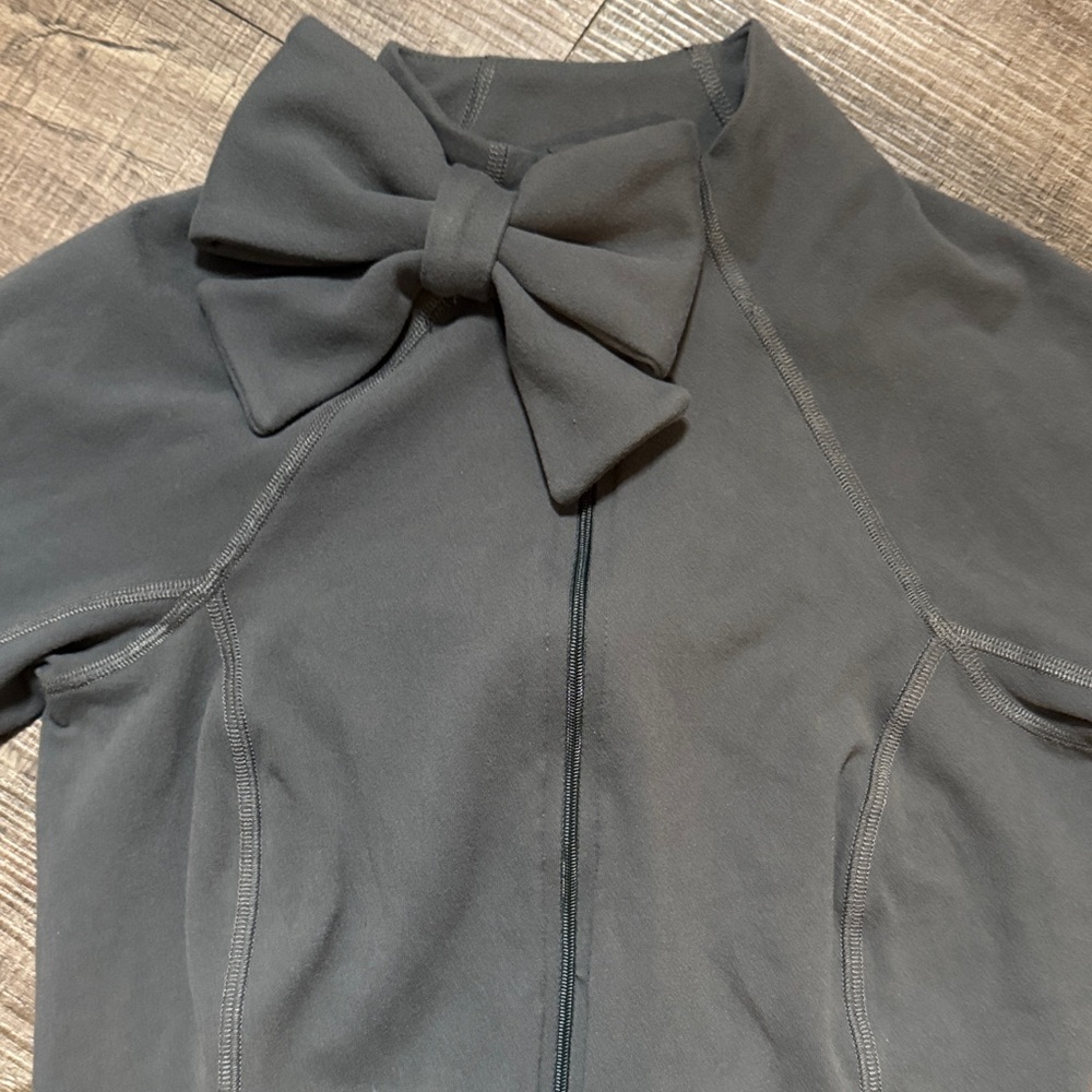 Kate Spade x Beyond Yoga Neck Bow Front Zip Jacket. - Picture 5 of 13